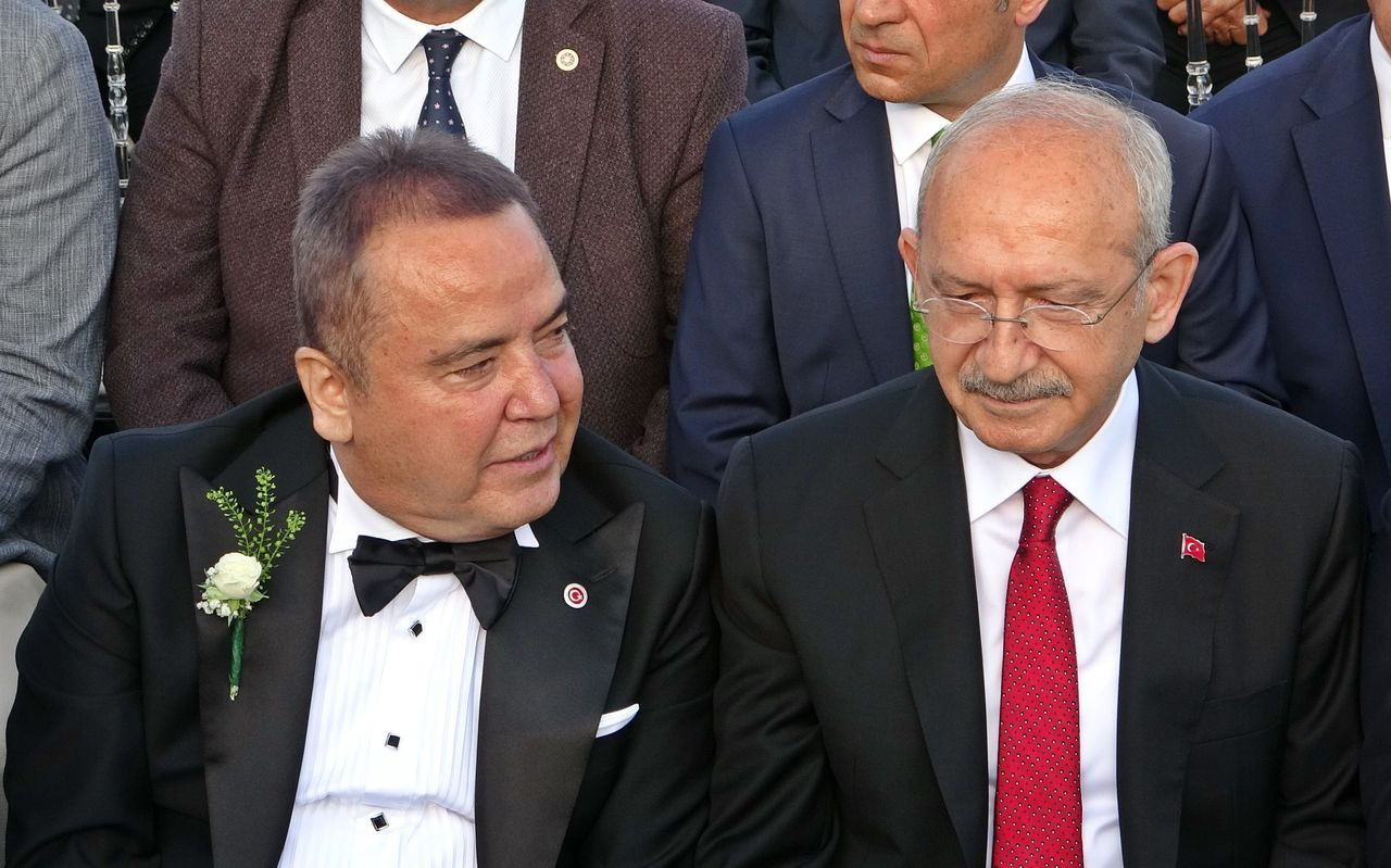 Kılıçdaroğlu, İmamoğlu ve Yavaş'ı buluşturan düğün! Başkan Böcek oğlunun nikahını kıydı - Sayfa 4