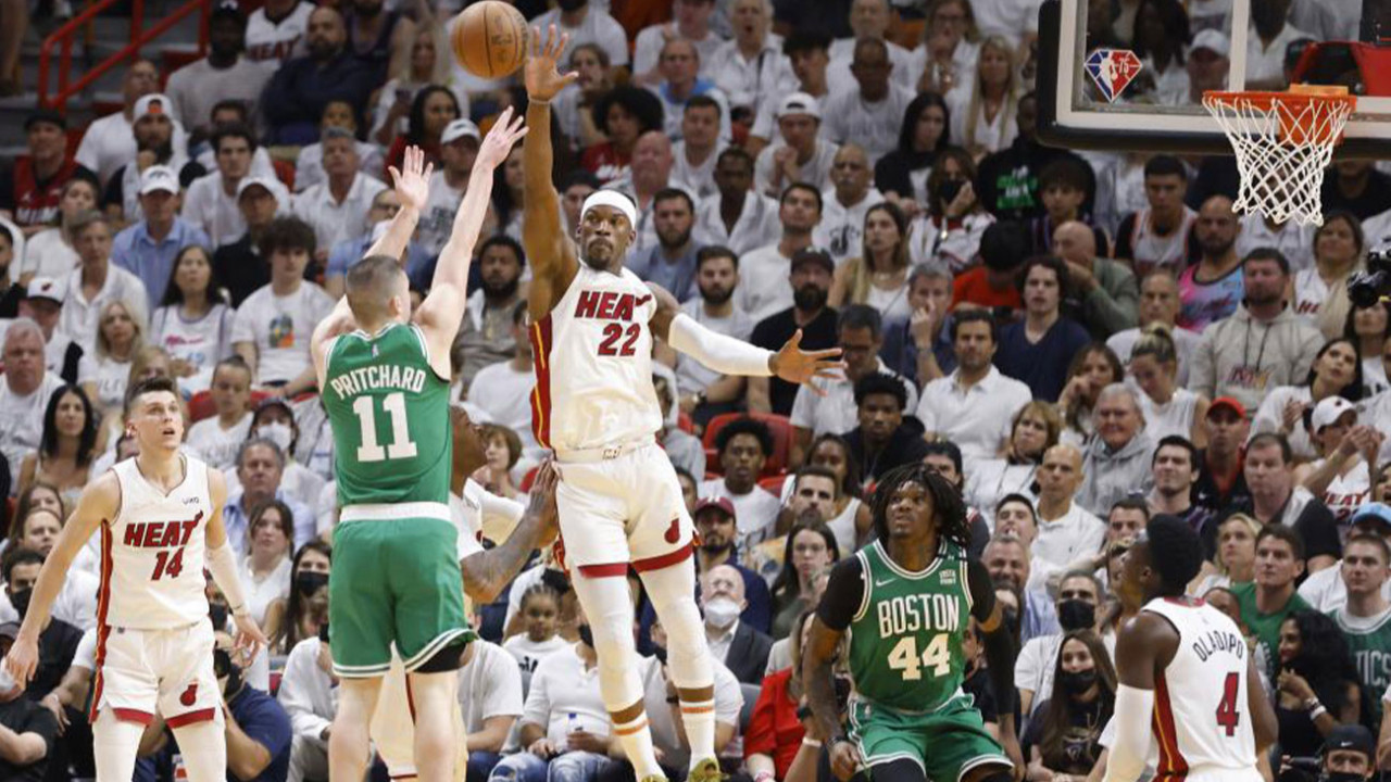 Doğu Konferansı finalinde Miami Heat, Boston Celtics karşısında seride 2-1 öne geçti