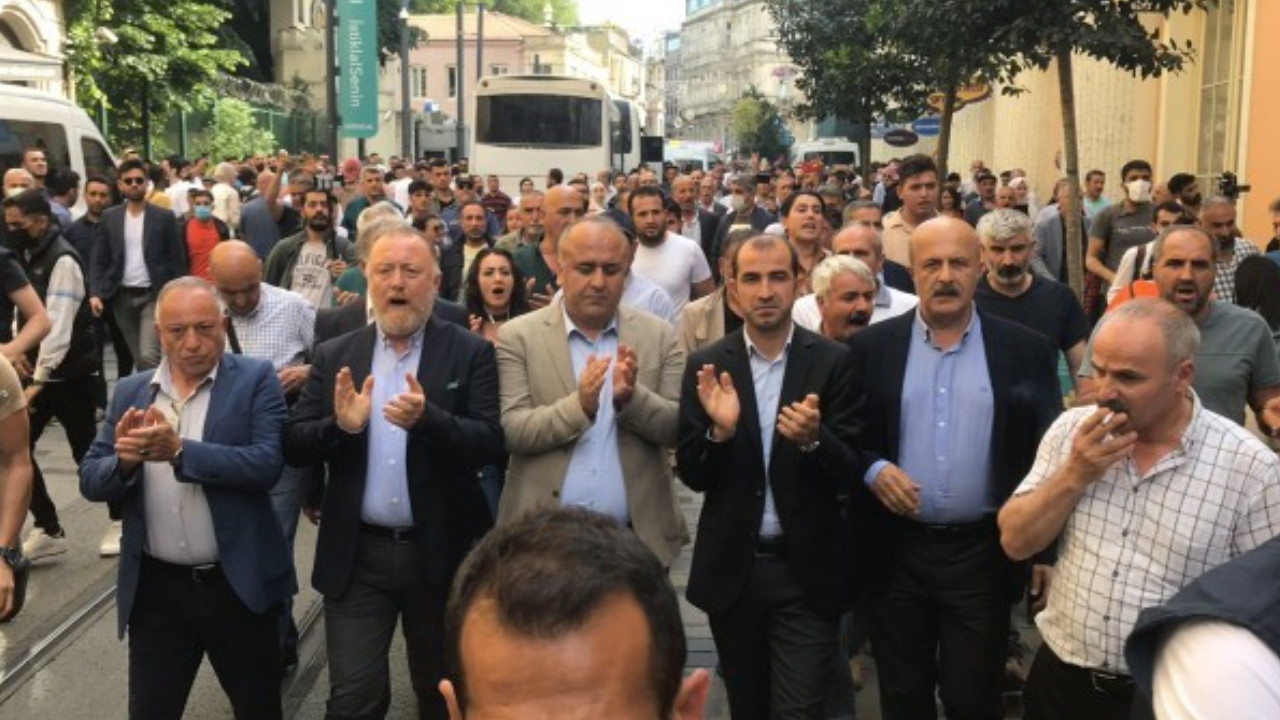 HDP’li PKK yandaşları, TSK’nın Pençe Kilit operasyonunu İstiklal'de protesto etti