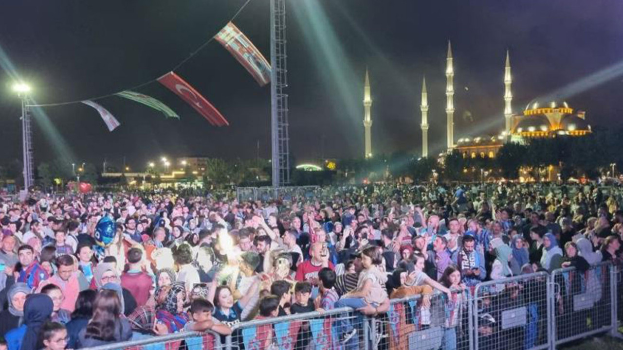 Bursa’da on binlerce kişi Trabzonspor’un şampiyonluğunu kutladı! Büyük coşku havadan görüntülendi