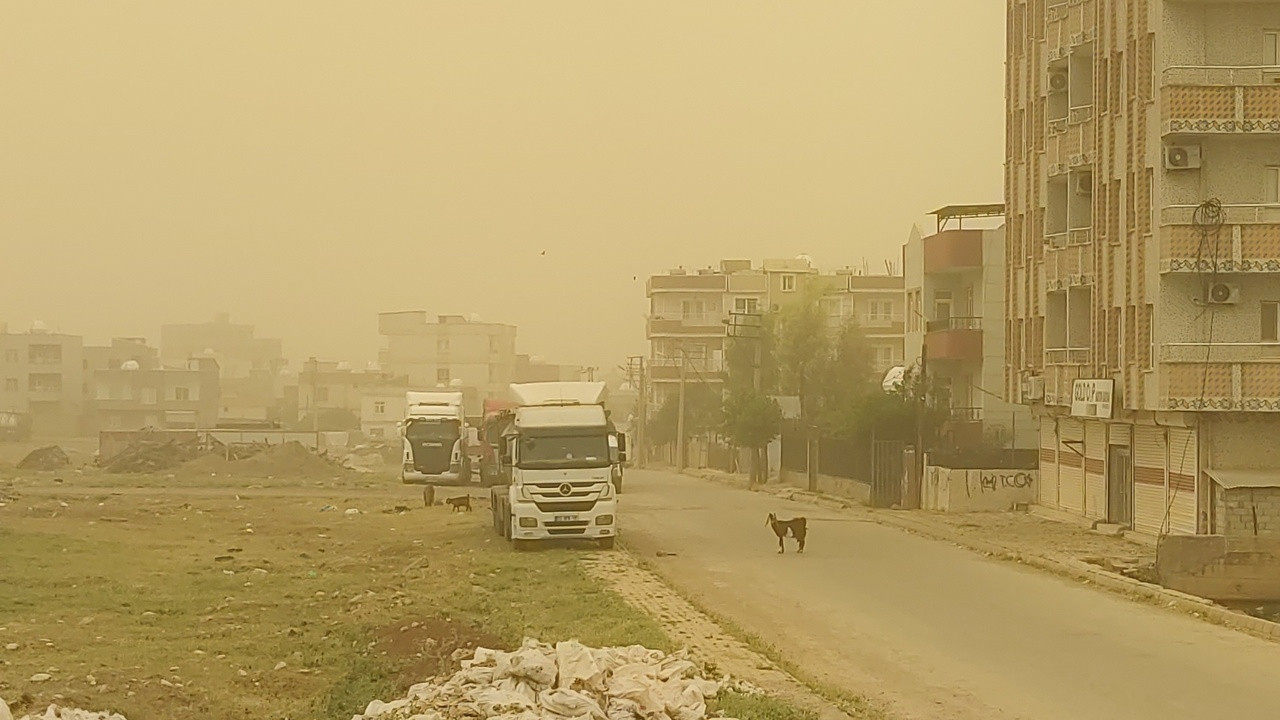 Şırnak ve Siirt'te toz taşınımı: Göz gözü görmüyor