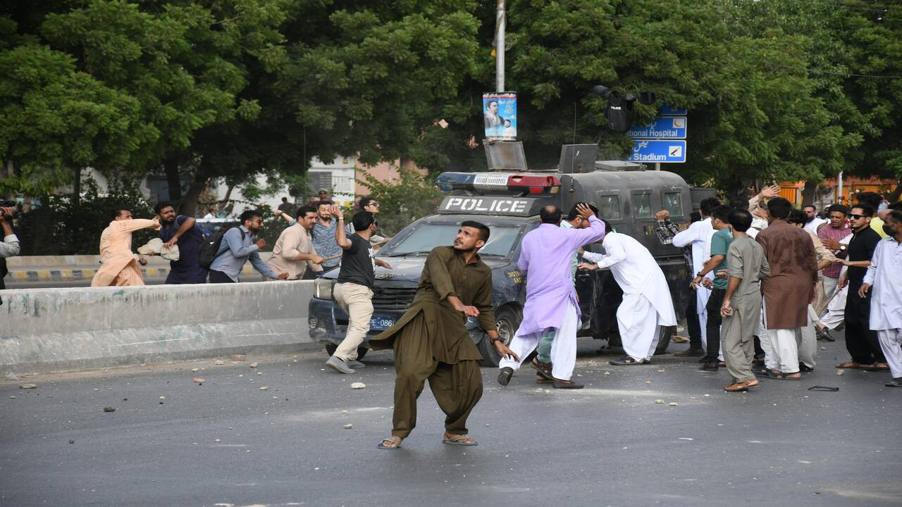 Pakistan'da kazanlar kaynıyor! Imran Khan destekçileri sokağa döküldü