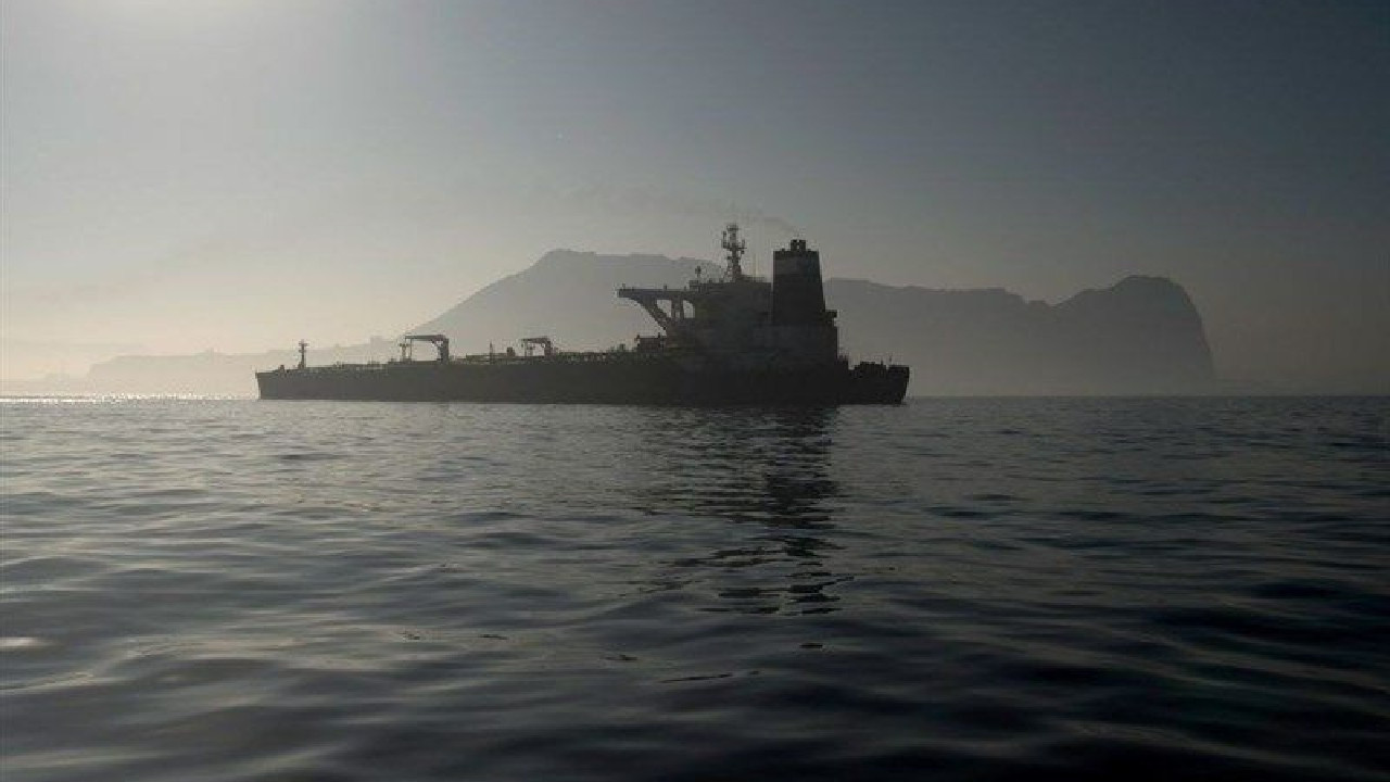 Yunanistan, ABD’nin talebi üzerine İran bandıralı petrol gemisine el koydu
