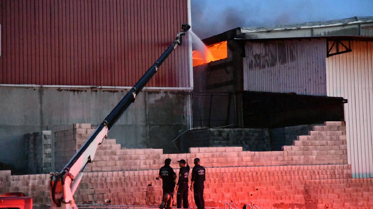 Gaziantep Organize Sanayi'de bulunan halı fabrikasında yangın