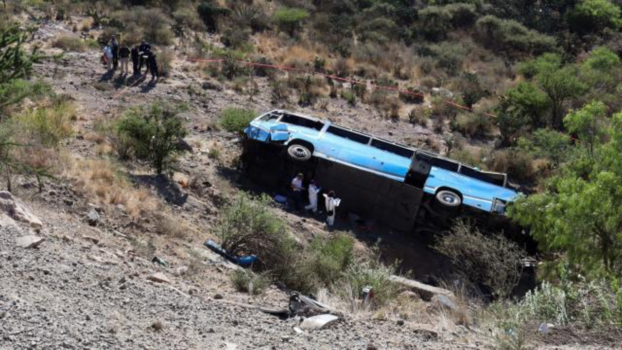 Meksika'da göçmenleri taşıyan otobüs uçuruma yuvarlandı: 6 ölü, 15 yaralı var!