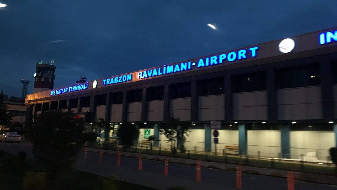 Motoru arızalanan uçak, Trabzon Havalimanı'na acil iniş yaptı!