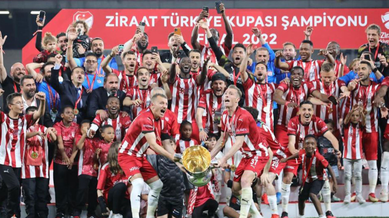 Süper Lig ekipleri Sivasspor'un Ziraat Türkiye Kupası'ndaki tarihi zaferiyle ilgili mesaj paylaştı