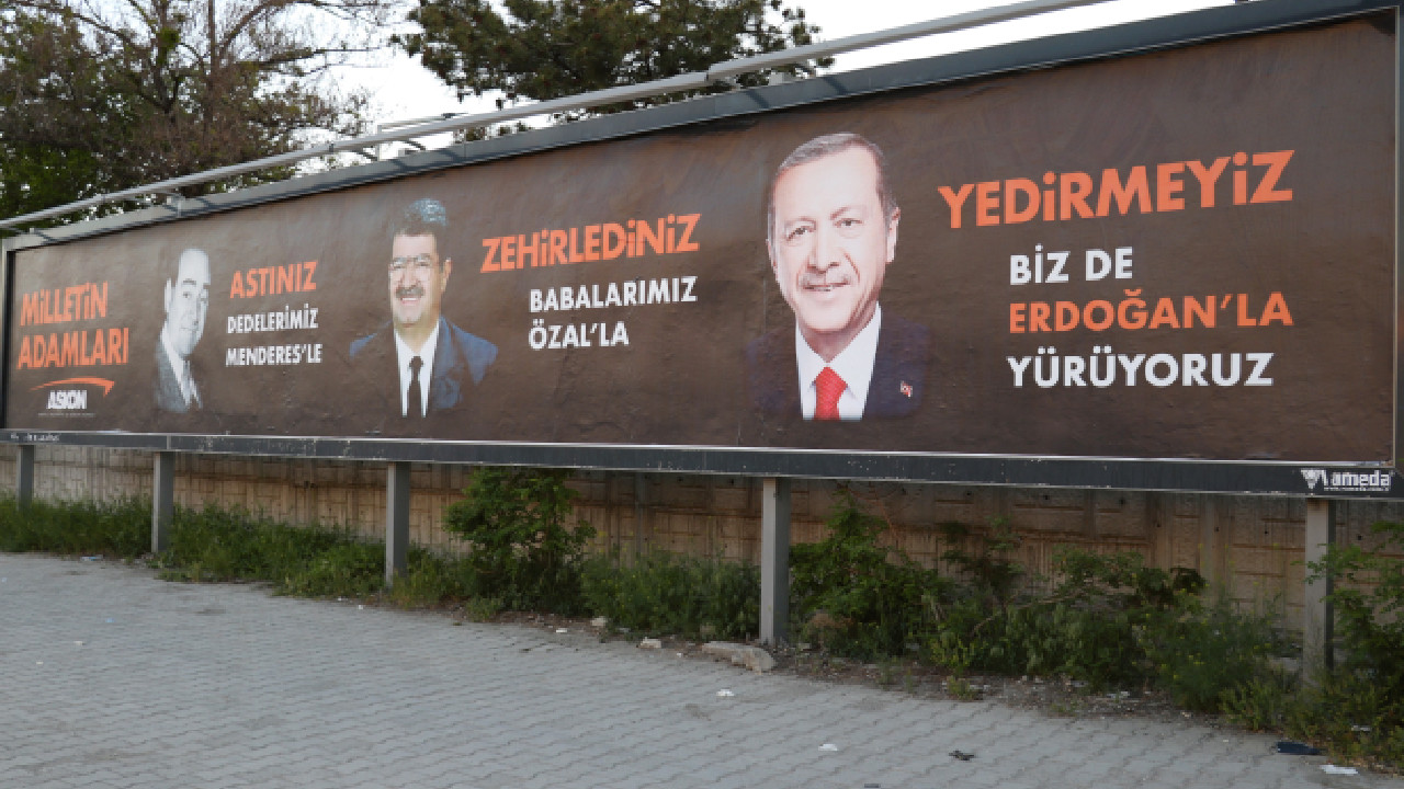 CHP’nin kampa girdiği Van'da 'Menderes’i astınız Özal’ı zehirlediniz, Erdoğan’ı yedirmeyiz' afişleri