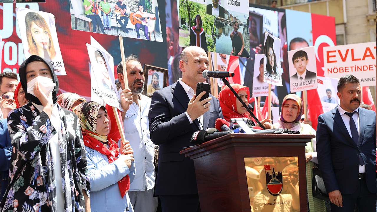 İçişleri Bakanı Soylu: Evlatlarını isteyen Diyarbakır annelerinin huzurunda saygıyla eğiliyoruz