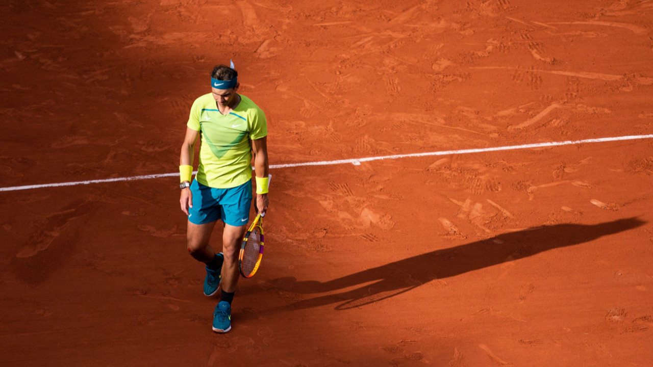 5 set sonunda rakibini 3-2 mağlup eden Rafael Nadal, Fransa Açık'ta çeyrek finale yükseldi