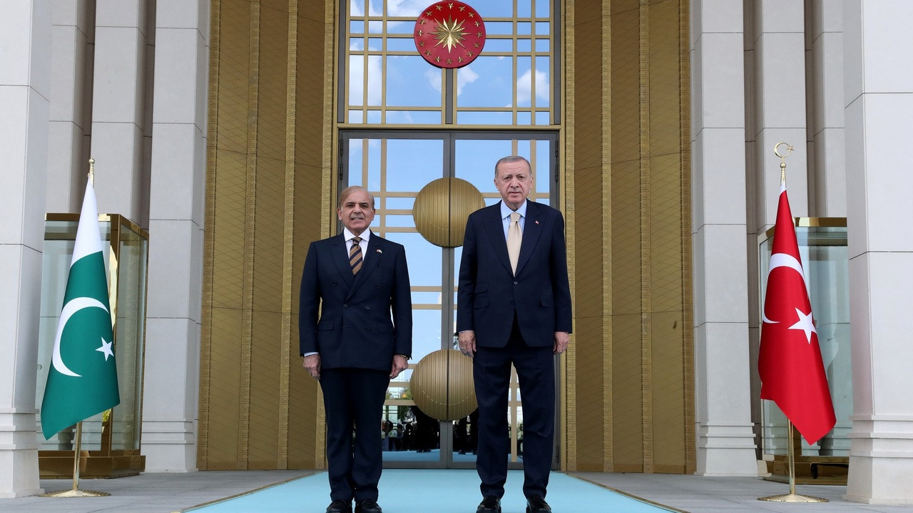 Ankara Pakistan Başbakanı Şerif'i ağırlıyor... Cumhurbaşkanı Erdoğan resmi törenle karşıladı