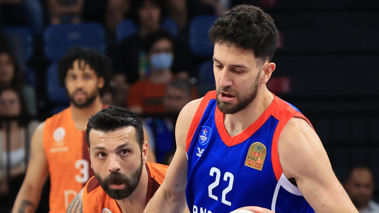 Anadolu Efesli basketbolcu Vasilije Micic, Galatasaray maçında sakatlandı