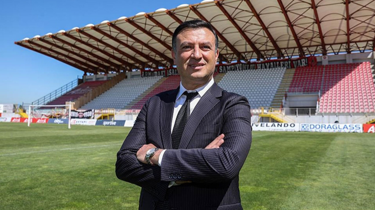 Süper Lig'in yeni ekiplerinden Ümraniyespor'da Tarık Aksar yeniden başkanlığa seçildi