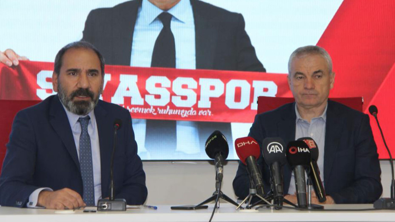 Teknik direktör Rıza Çalımbay, kendisini Sivasspor'a bağlayan resmi sözleşmeye imzayı attı
