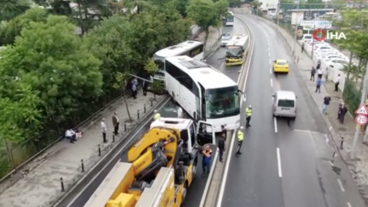Üsküdar'da İETT otobüsü ile iki tur otobüsü çarpıştı: Facia kıl payı atlatıldı!