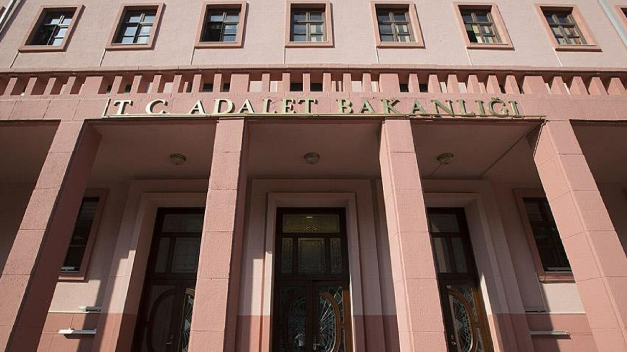 Adalet Bakanlığı’ndan Ankara ve İzmir Barosu’nun açıklamasına tepki!
