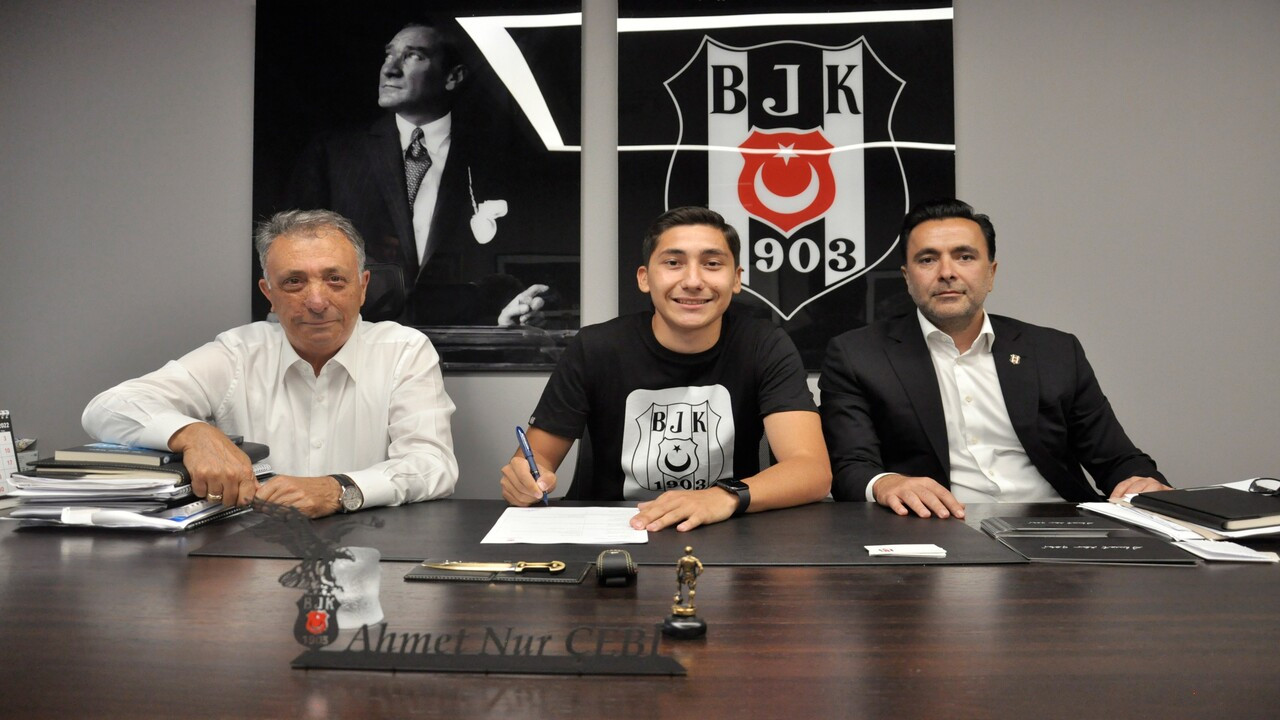 Beşiktaş, genç oyuncu Emirhan İlkhan'ın sözleşmesini uzattı!