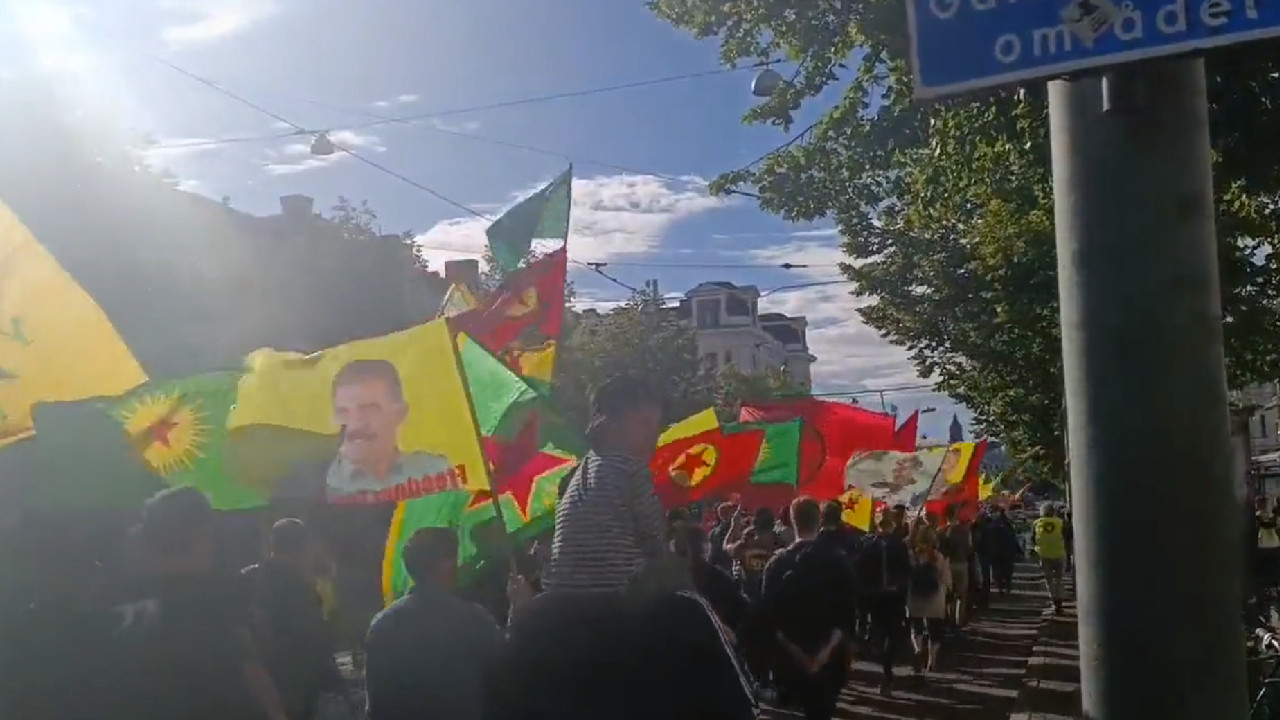 İsveç'te PKK/YPG paçavraları! Terör örgütü yandaşları, Göteborg'da gösteri yaptı