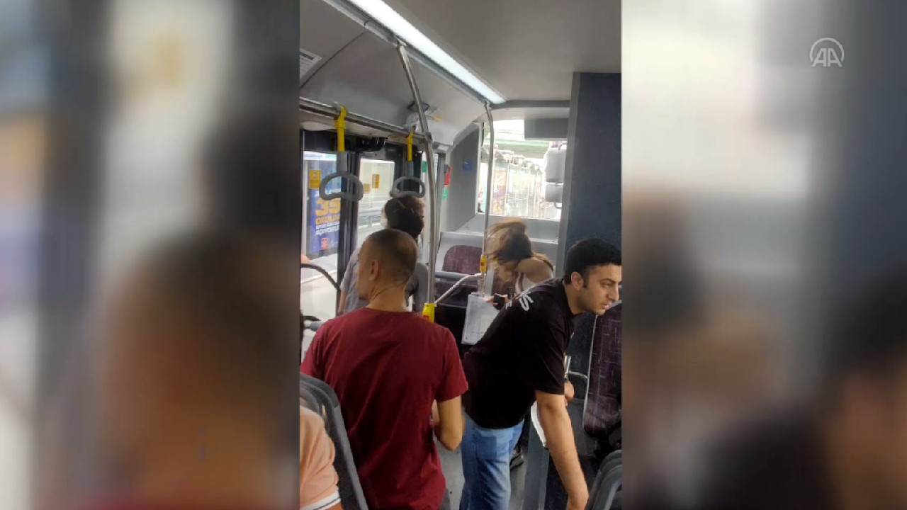 İETT yol yardım aracı, metrobüse çarptı! Yolcuların yaşadığı şok kamerada