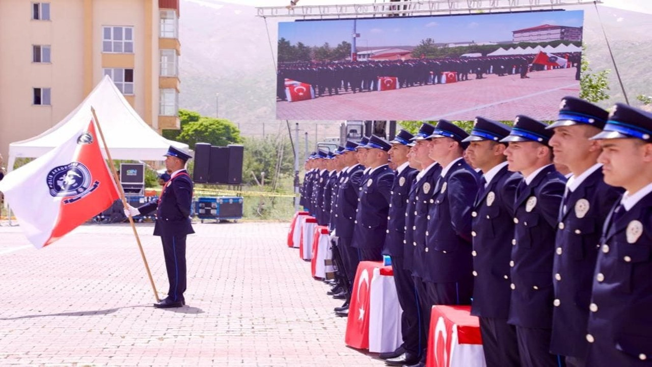 POMEM Bitlis'te mezunlarını verdi
