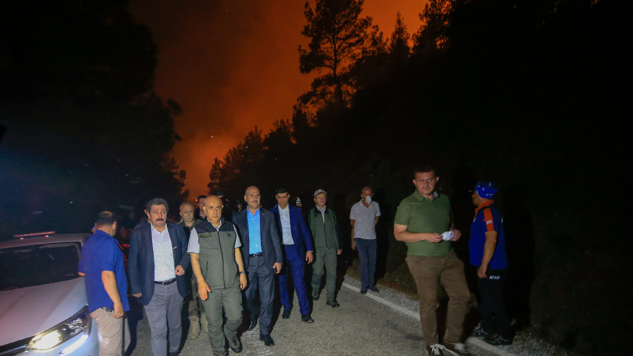 Bakan Vahit Kirişci: Şu anki şartlar itibarıyla bizi çok endişelendirecek bir yangın değil
