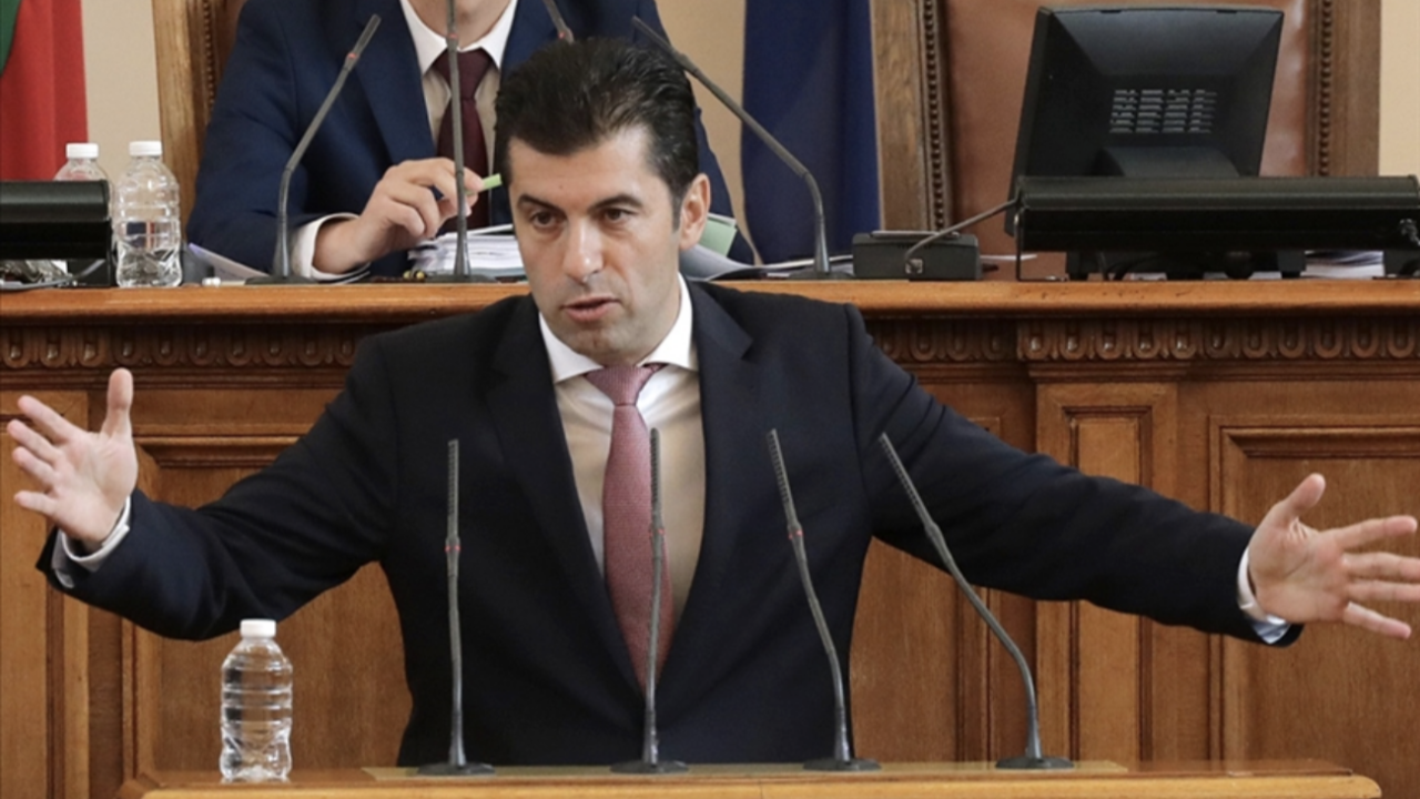 Güven oylamasını kaybetti: Bulgaristan'da hükümet düştü