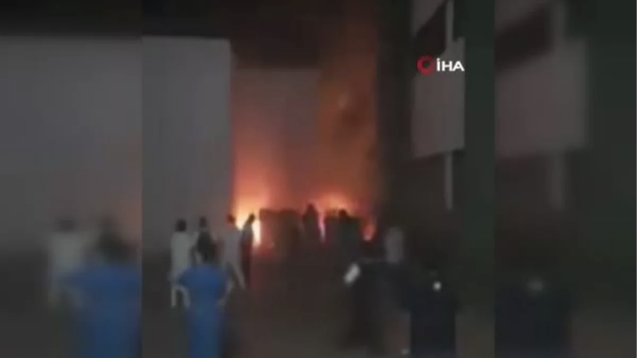 Meksika'da hastane yangını: Hastalar sedyeyle tahliye edildi