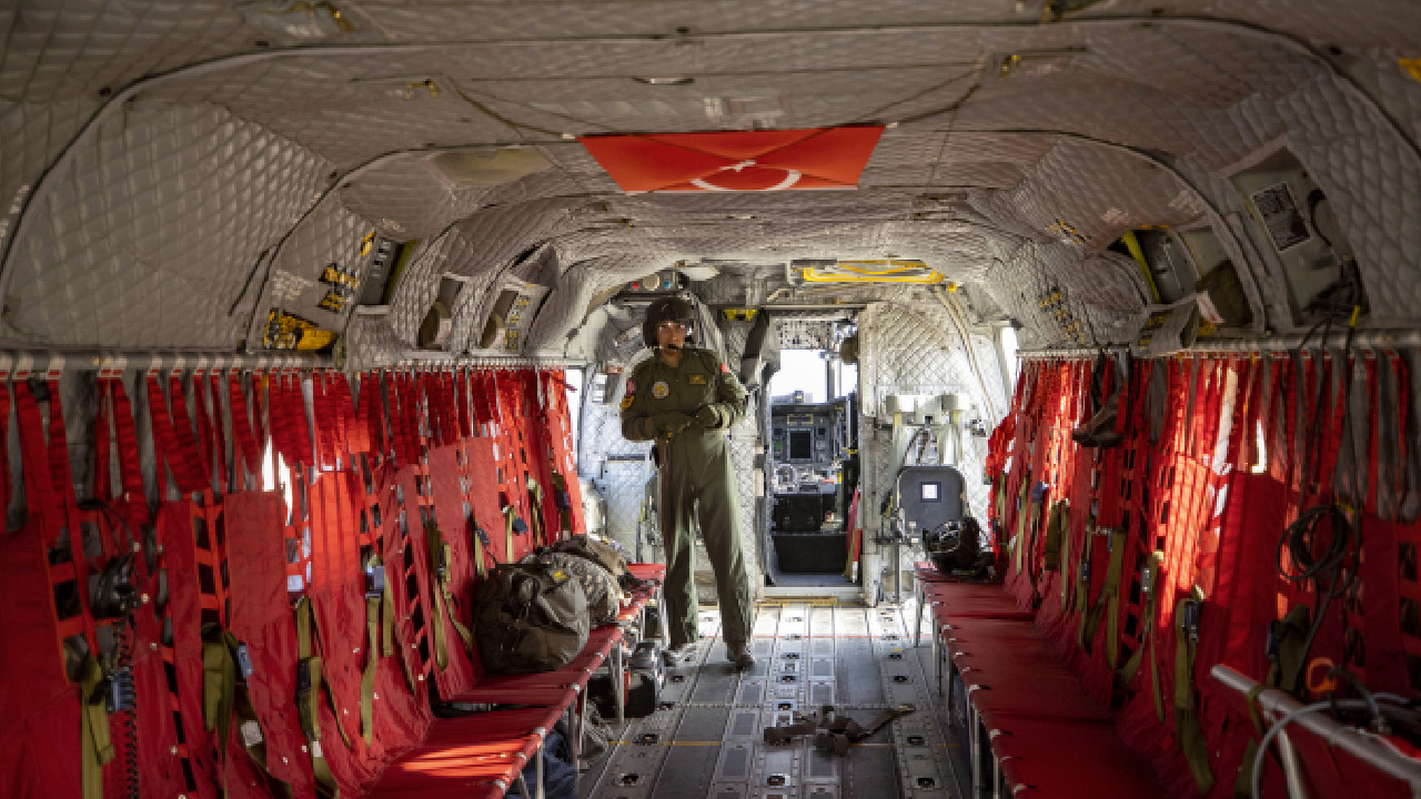 Türkiye'nin en büyük yangın söndürme helikopteri CH-47 Chinook Marmaris'te! 10 tona kadar su atabiliyor