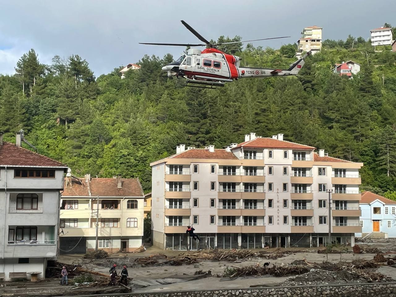 İnebolu'daki selde mahsur kalan vatandaşlar helikopterle kurtarıldı - Sayfa 3
