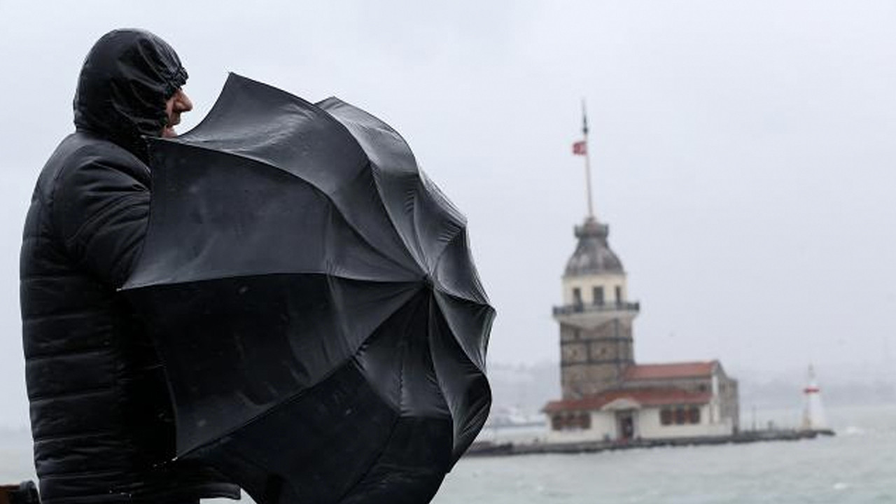 AKOM saat vererek uyardı: İstanbul'da kuvvetli fırtına ve yağış bekleniyor