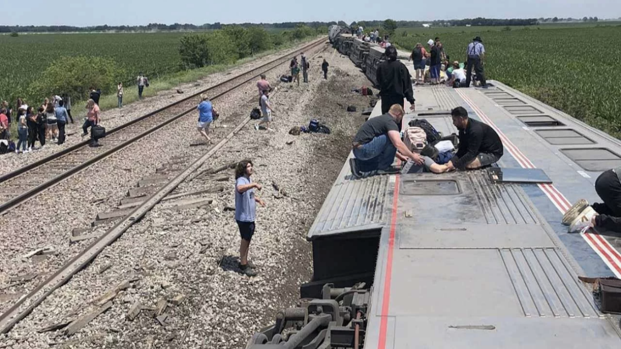ABD'de tren kazası: İçinde tam 243 yolcu vardı...
