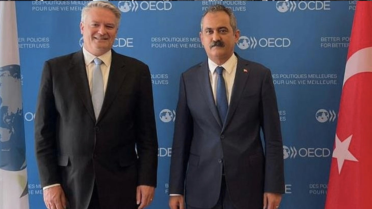 OECD Genel Sekreteri'nden Bakan Özer'e: Başarısı diğerlerine ilham olmalı