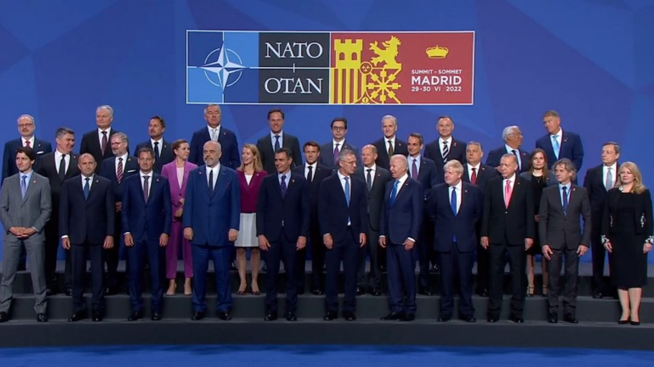 Aile fotoğrafı çekildi: NATO Liderler Zirvesi başladı!