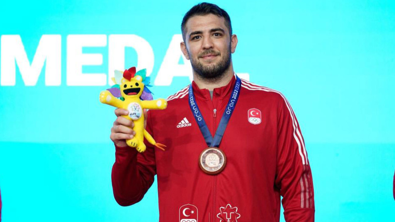 125 kilo mücadelesinde milli güreşçi Salim Ercan, 19. Akdeniz Oyunları’nda bronz madalya kazandı