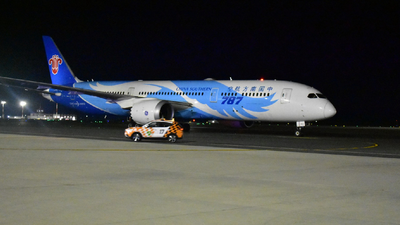 Wuhan'dan İstanbul'a iki buçuk yıl aradan sonra ilk yolcu uçağı indi