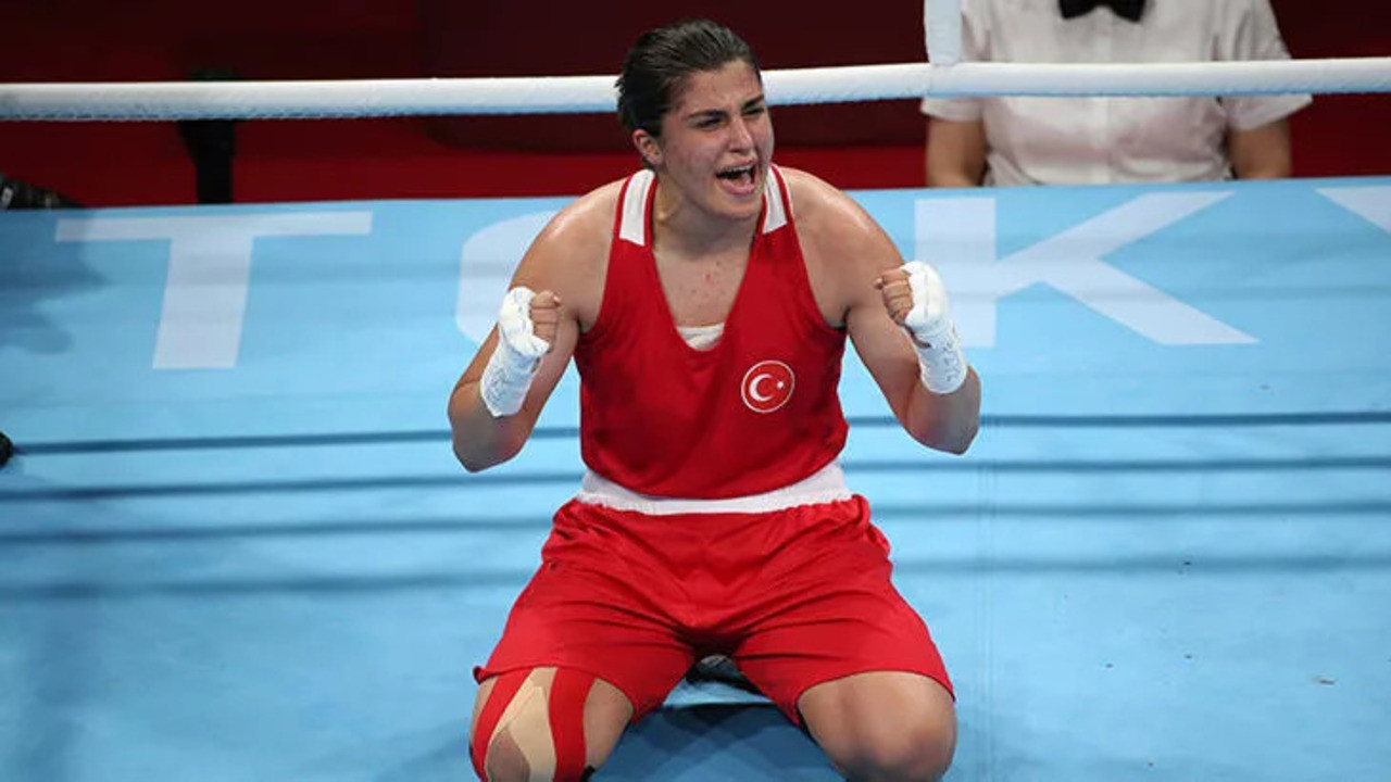 Milli boksör Busenaz Sürmeneli, kadınlar 66 kiloda altın madalya kazandı