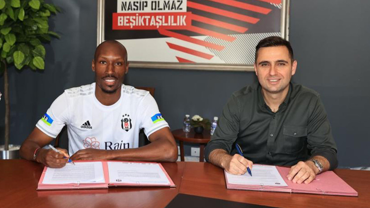 Beşiktaş, 9 sezon formasını giyen Atiba Hutchinson'la 1 yıllık sözleşme imzaladı