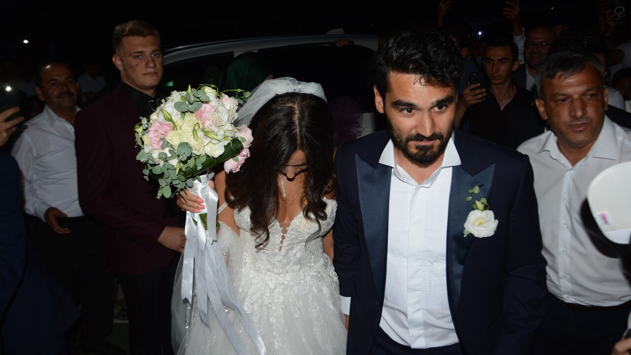 Futbolcu İlkay Gündoğan, memleketi Balıkesir'de kır düğünü yaptı