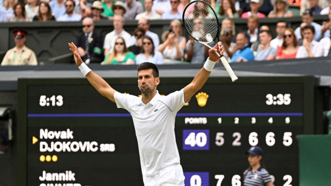 Djokovic'ten müthiş geri dönüş! Wimbledon'da adını yarı finale yazdırdı