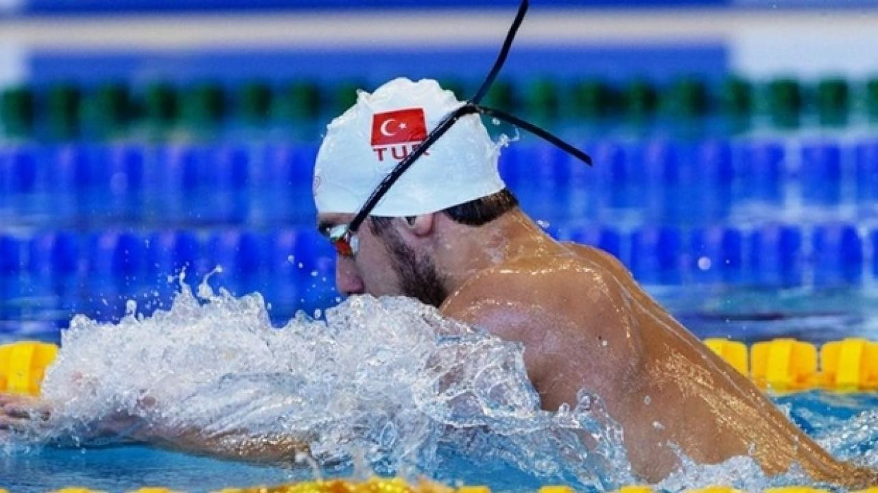Akdeniz Oyunları’nda milli yüzücü Berkay Ömer Öğretir, oyunlar rekoru kırarak altın madalya kazandı