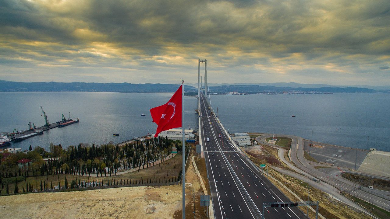 Adil Karaismailoğlu: Osmangazi Köprüsü'nden Arefe gününde araç geçişinde rekor kırıldı
