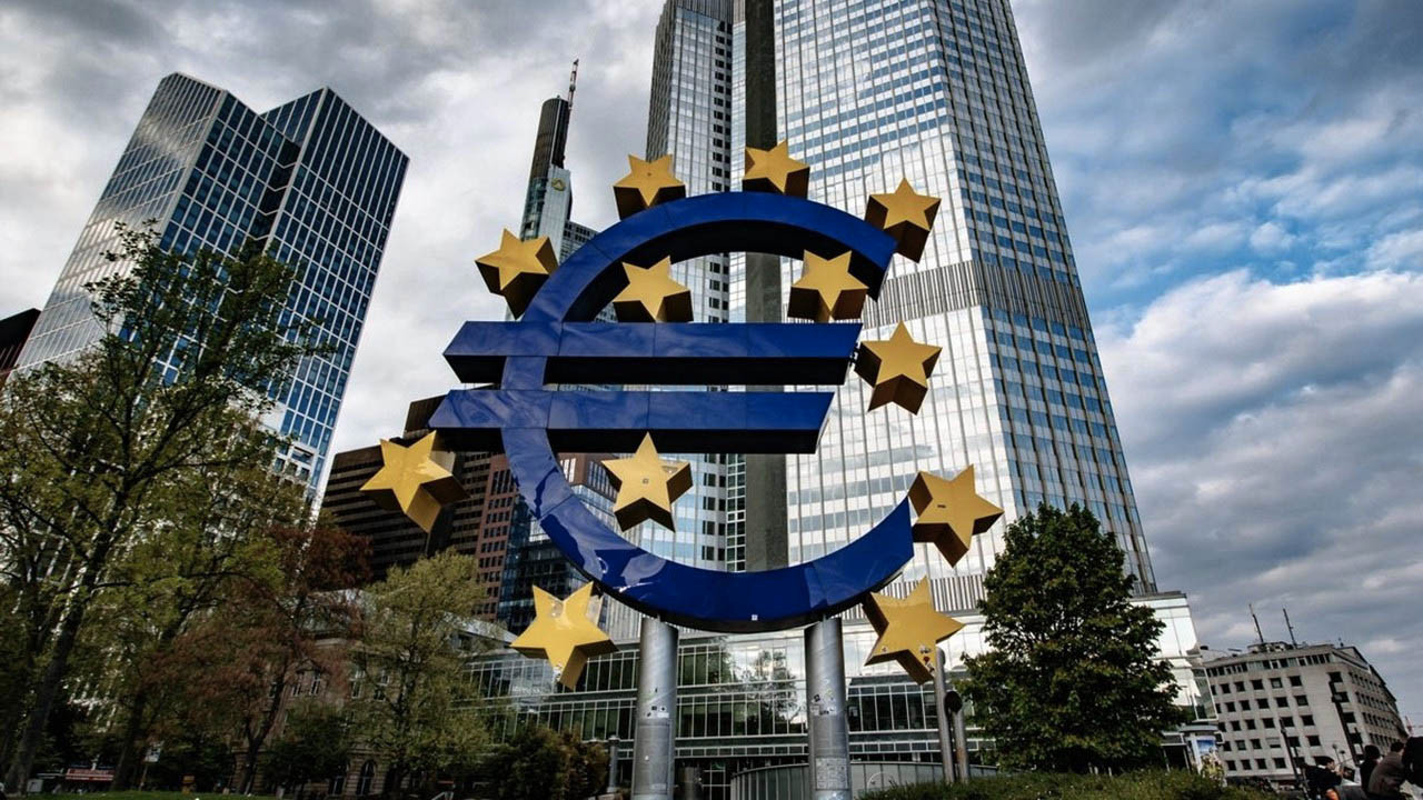 Avrupa'daki ekonomik kriz siyasi krize dönüşüyor: Euro Bölgesi parçalanmanın eşiğine mi gelecek?
