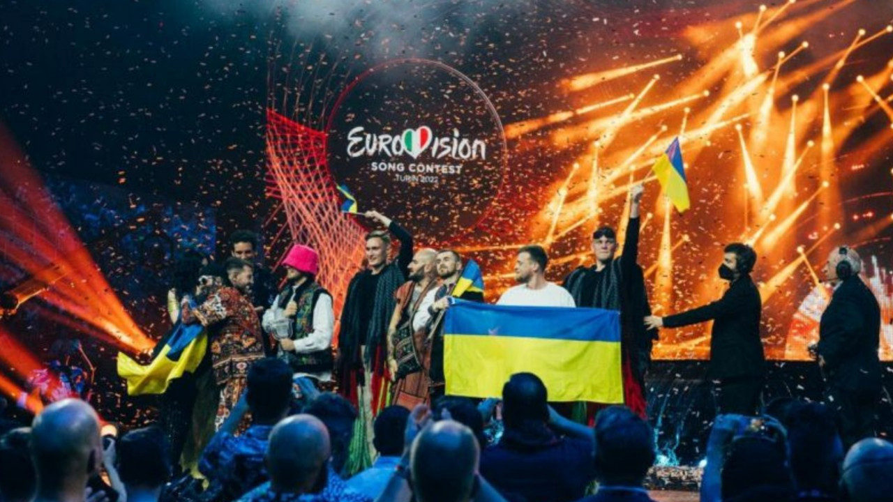 İngiltere, Ukrayna için 2023 Eurovision'a ev sahipliği yapacak