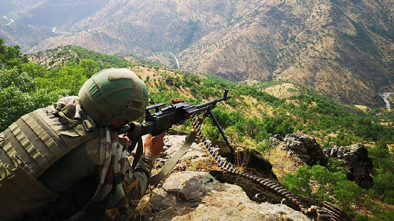Suriye'nin kuzeyinde taciz ateşi açan 6 PKK/YPG'li terörist öldürüldü
