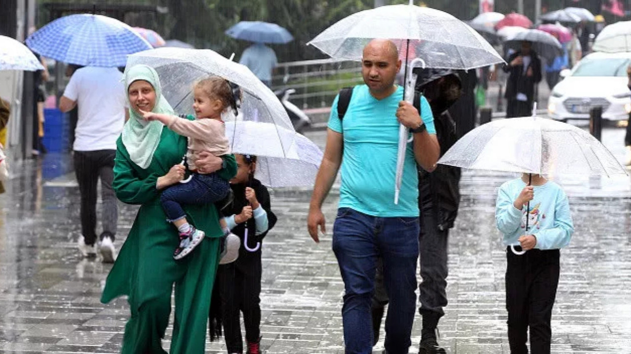 İstanbullular yarına dikkat! Sağanak yağış geri dönüyor!