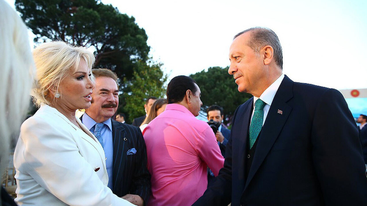 Cumhurbaşkanı Erdoğan’dan koronavirüse yakalanan Ajda Pekkan’a ‘geçmiş olsun’ telefonu