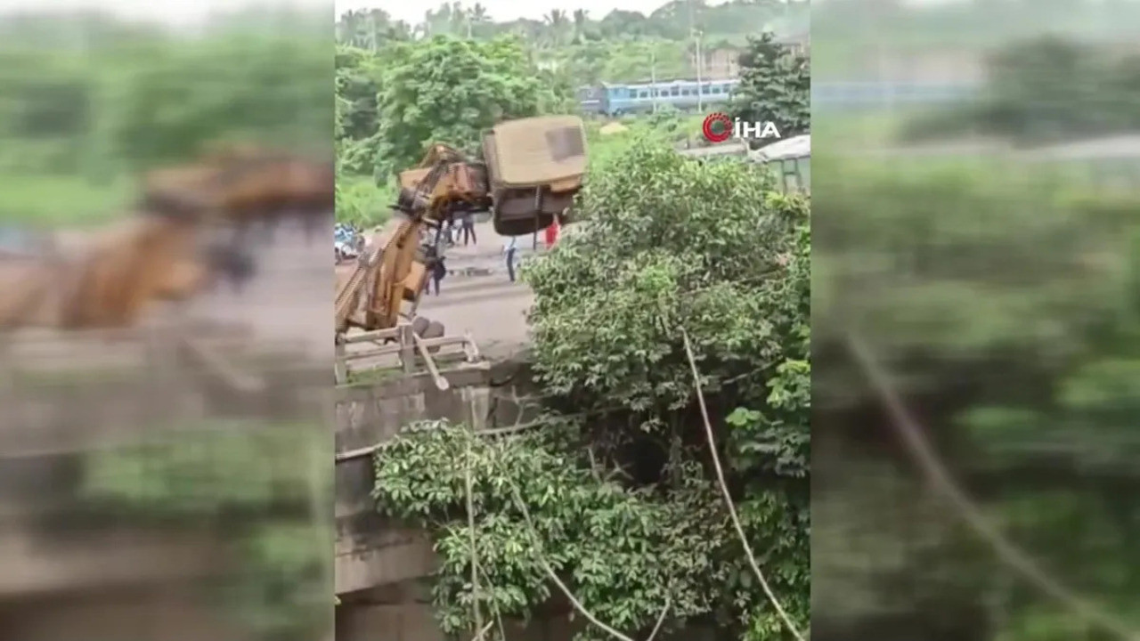 Nehre düşen kamyonu çıkarmaya çalışan vinç köprüden aşağı düştü