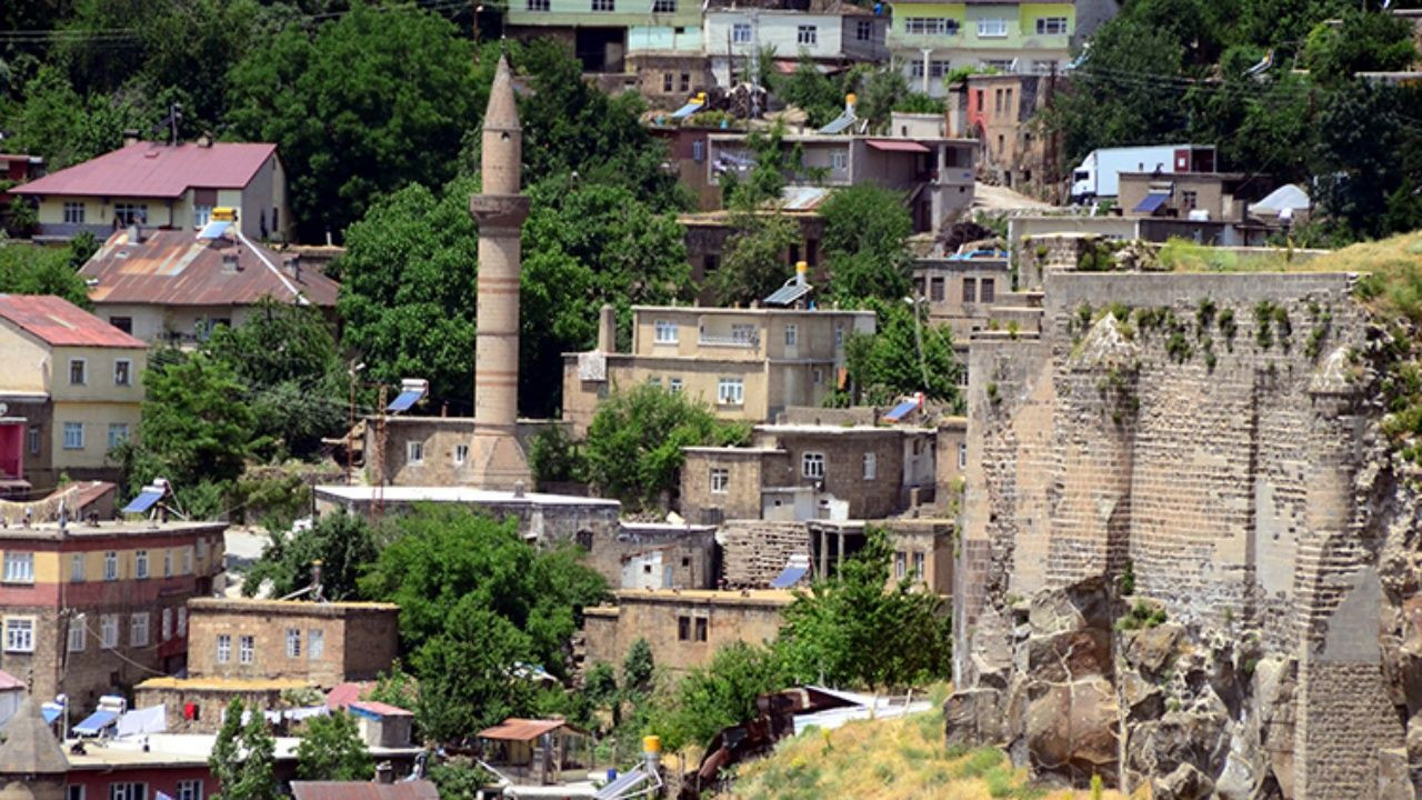 Tarihi toprak evleri, Kümbetleri ve mimarisiyle Vadideki güzel şehir Bitlis Gezi Listesi ve 5 minaresinin hikayesi! - Sayfa 2