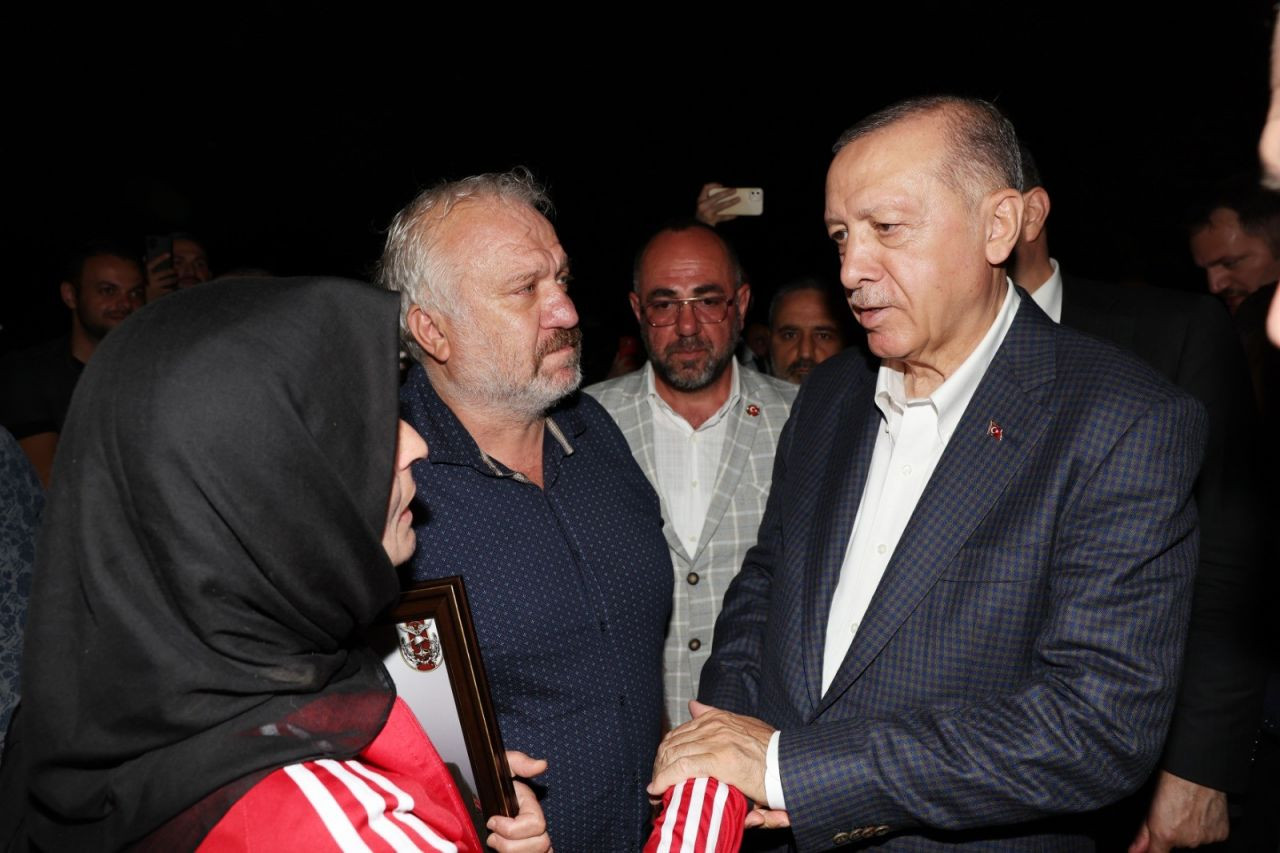Cumhurbaşkanı Erdoğan, şehit ailesini ziyaret etti - Resim: 1