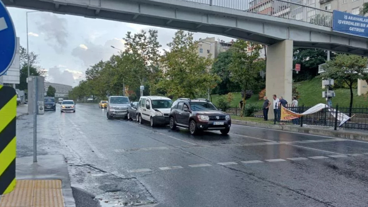 İstanbul'da peş peşe zincirleme kaza: Şişli'de 4 araç birbirine girdi!